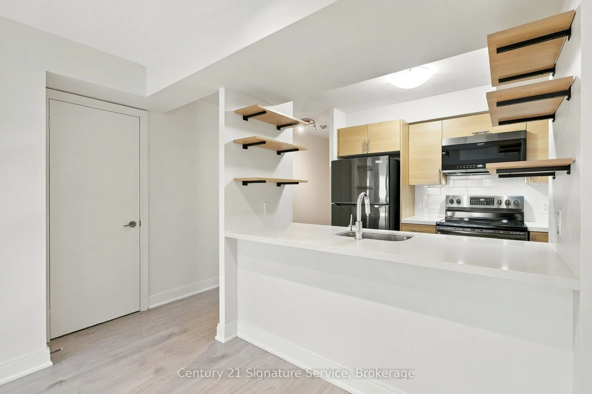 135 Village Green Square #1822