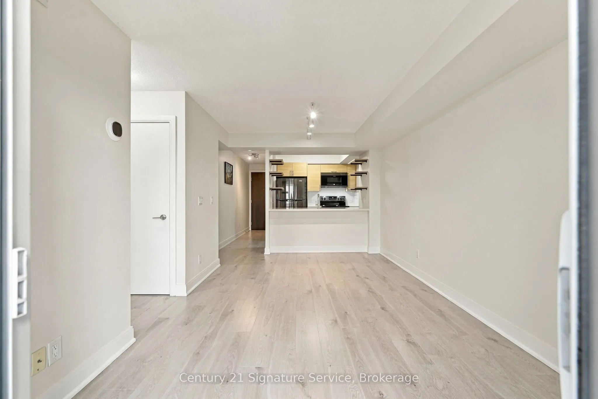 135 Village Green Square #1822