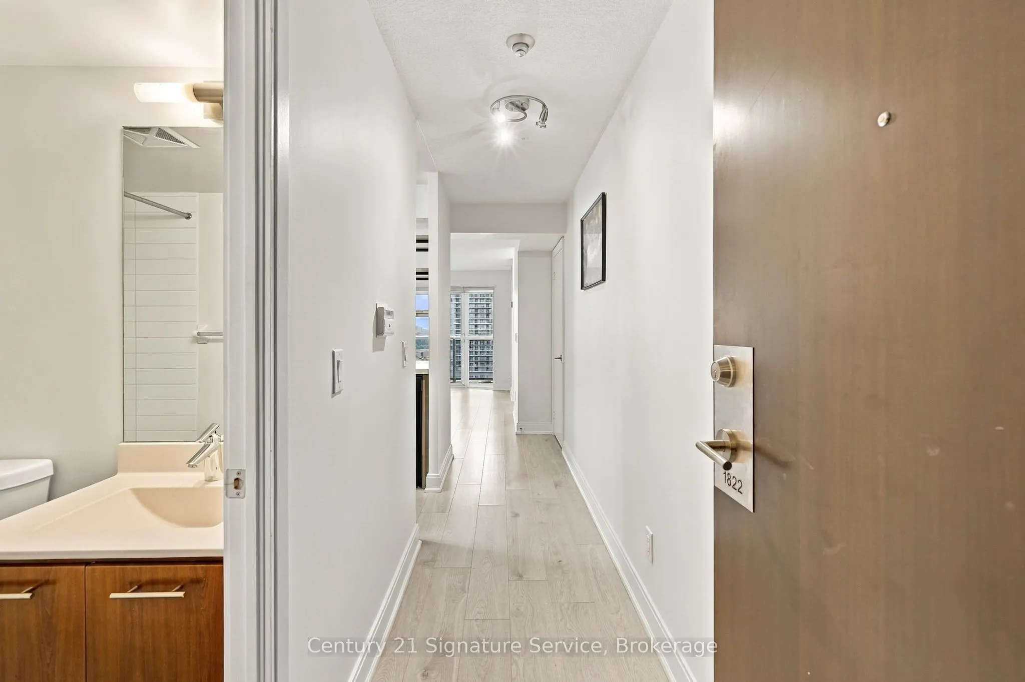 135 Village Green Square #1822