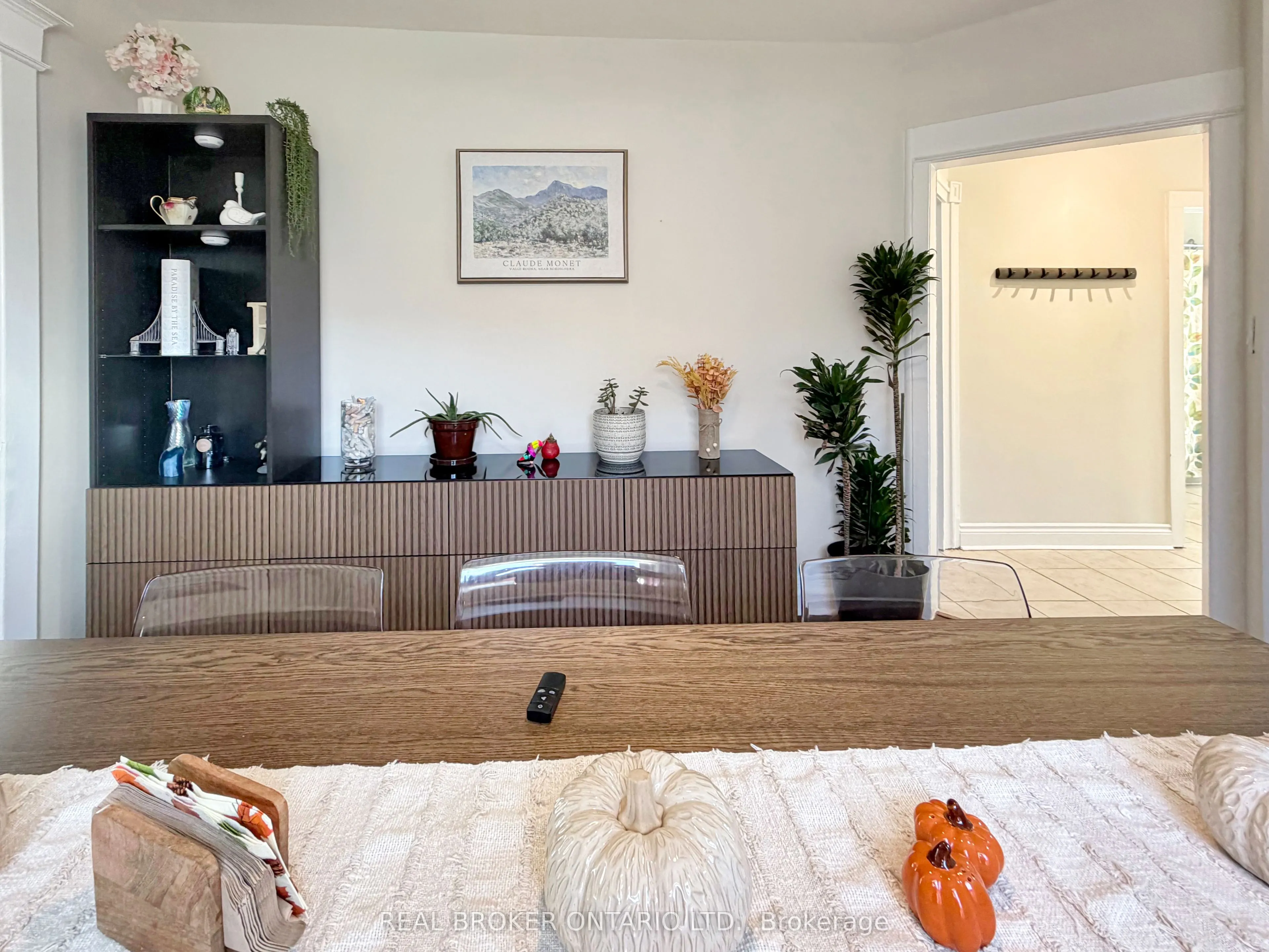 79 Blantyre Avenue #upper