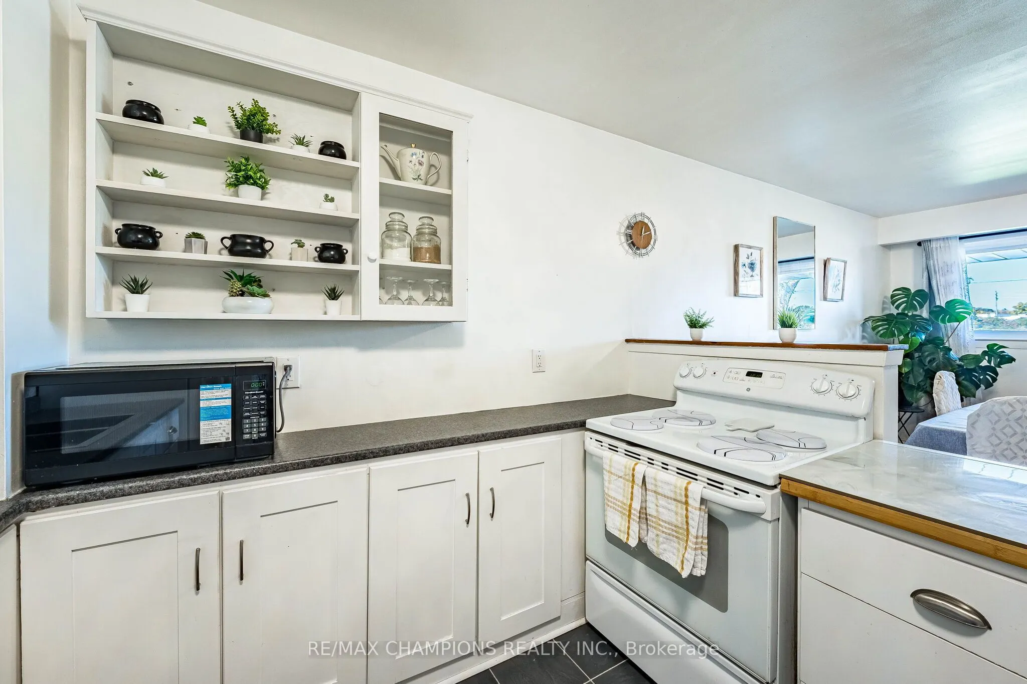 925 Bayly Street #17