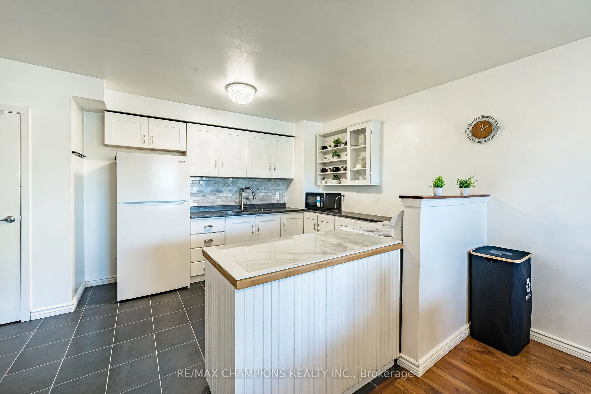 925 Bayly Street #17