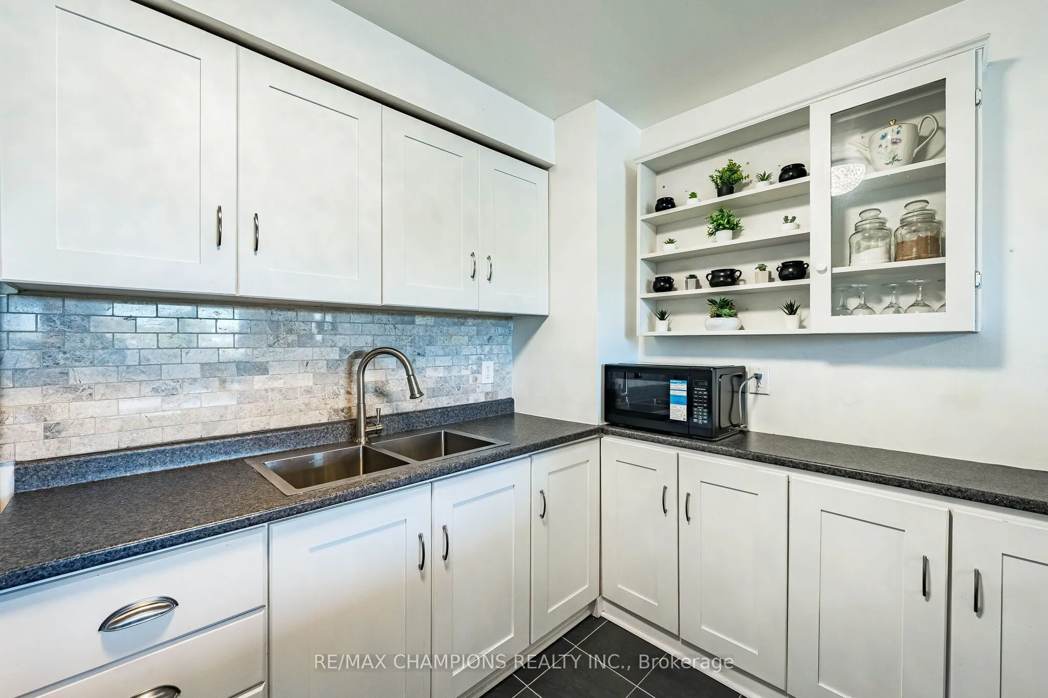 925 Bayly Street #17