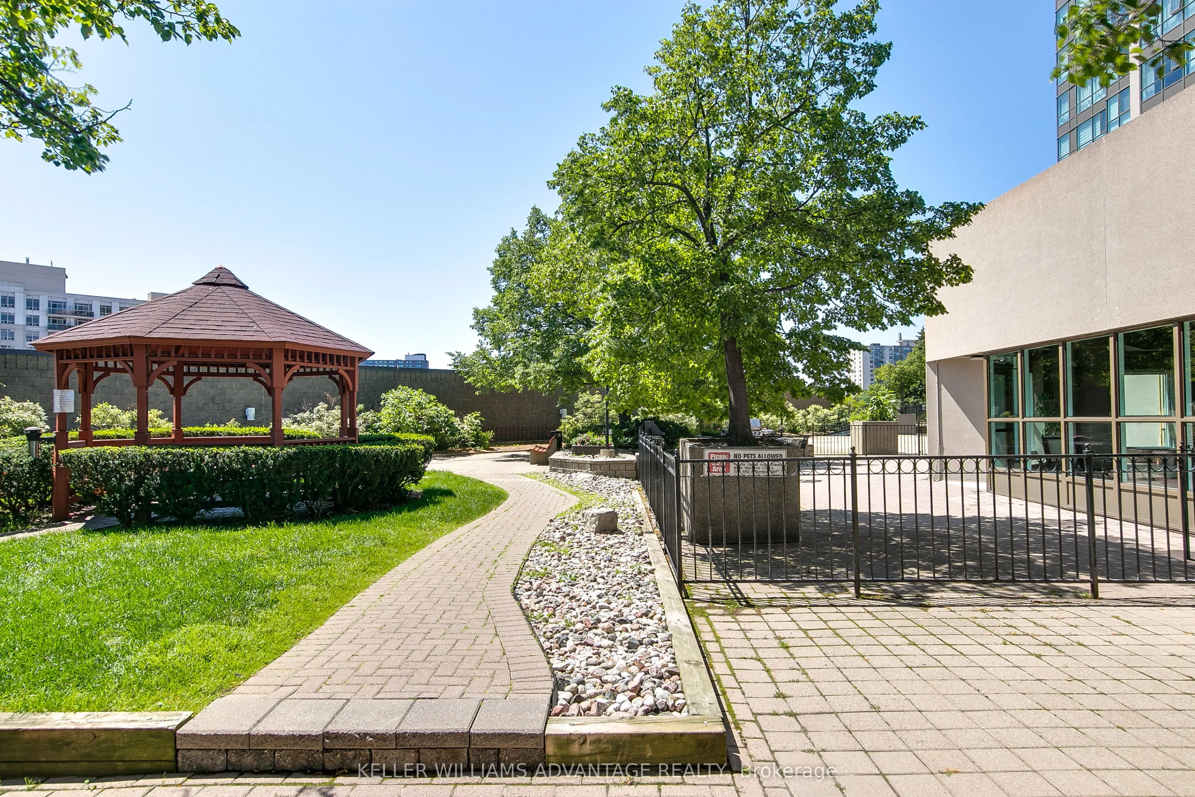 3231 Eglinton Avenue E #1006