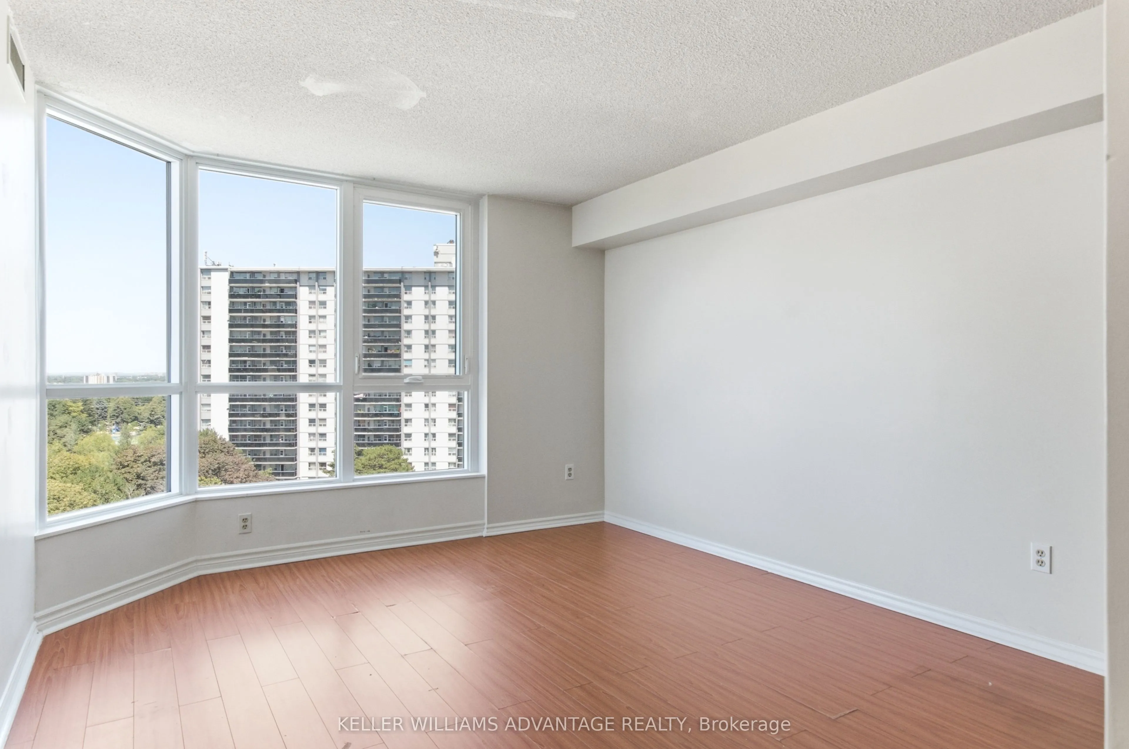 3231 Eglinton Avenue E #1006