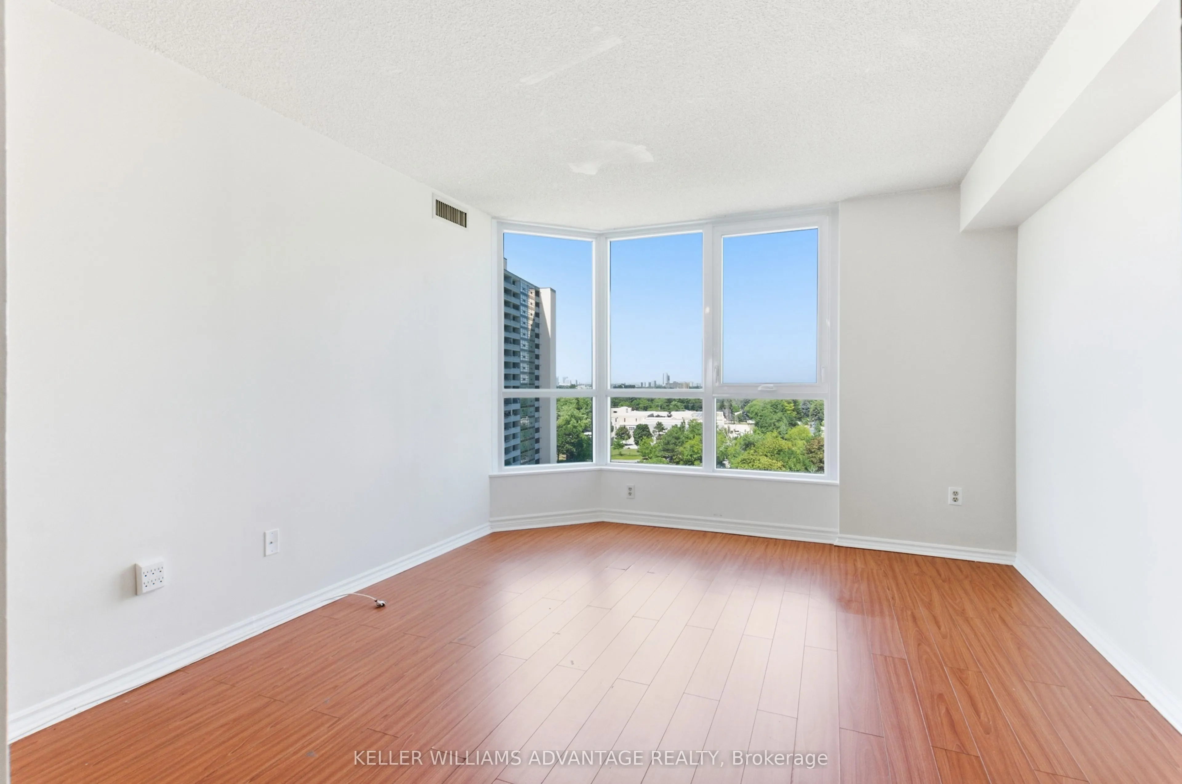 3231 Eglinton Avenue E #1006