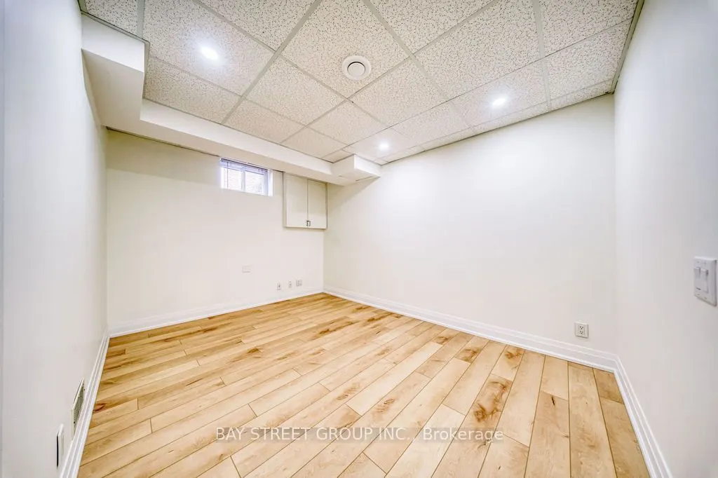 936 Scarborough Golf Clu Road