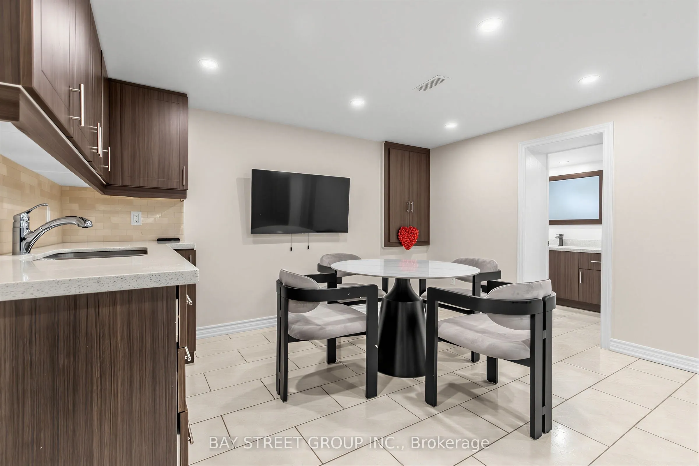 8 Amethyst Road