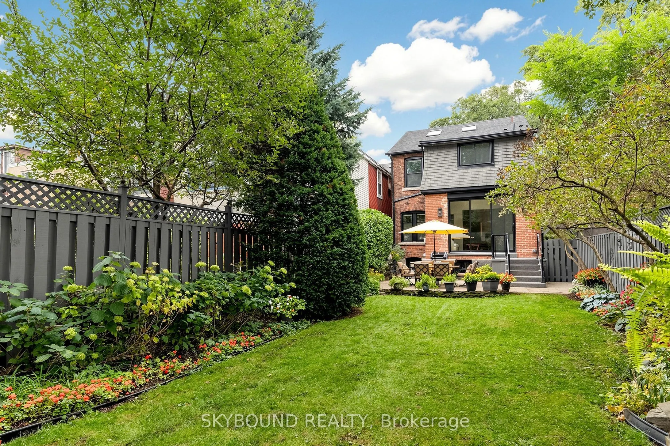 156 Hampton Avenue S