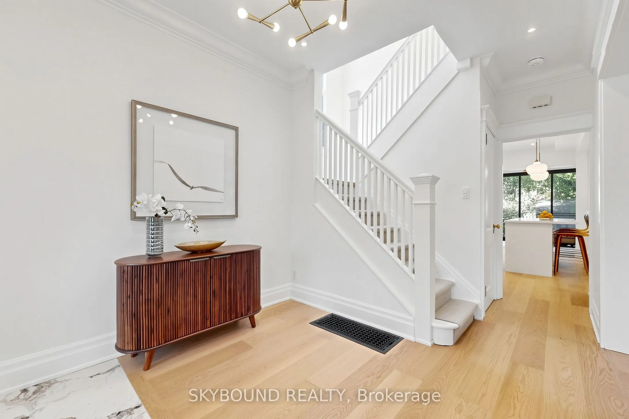 156 Hampton Avenue S