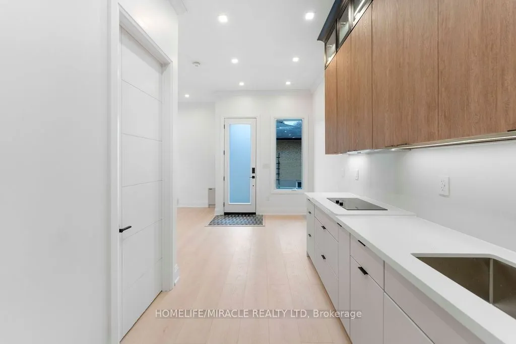 22 Rossander Court #Garden suite