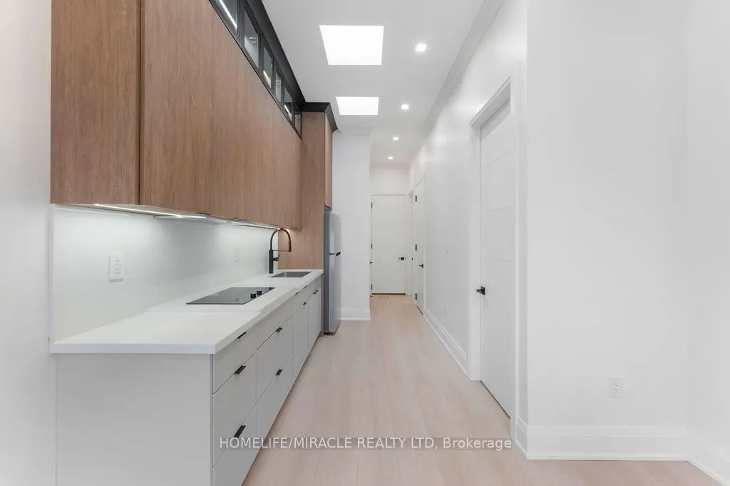 22 Rossander Court #Garden suite