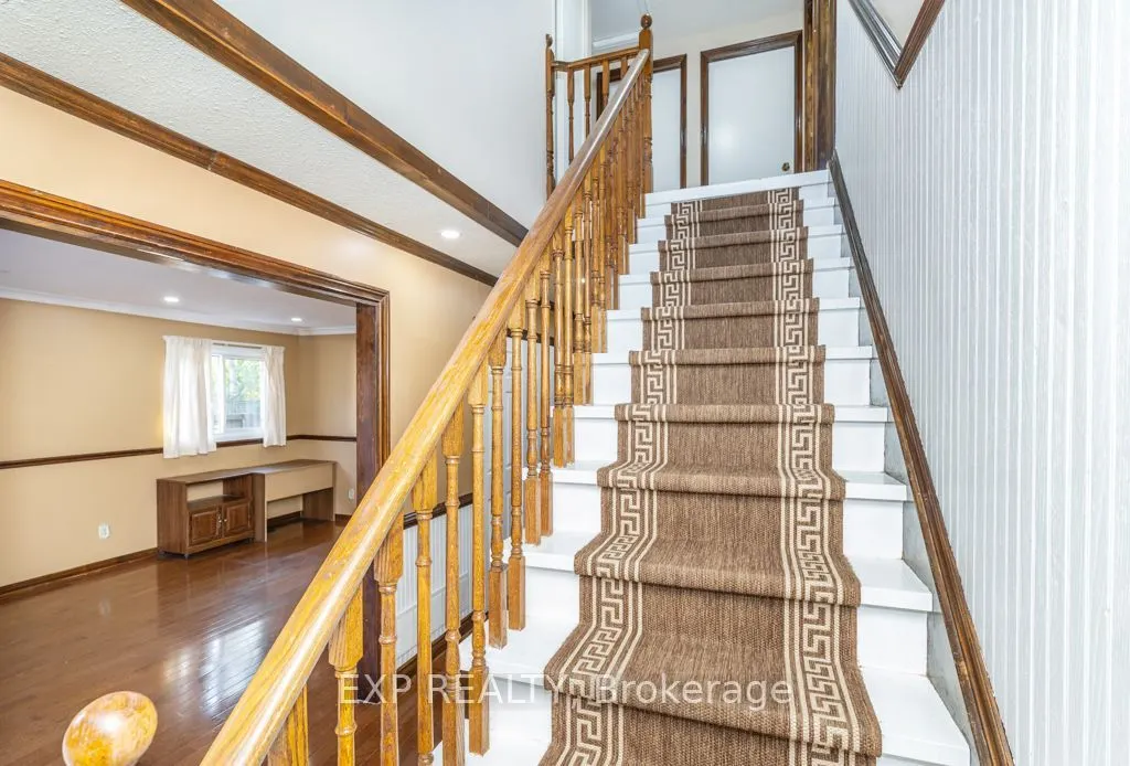 64 Burden Crescent #Main / Upper