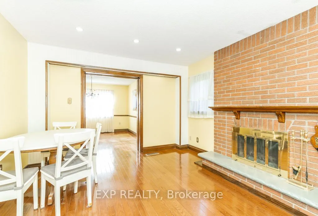64 Burden Crescent #Main / Upper