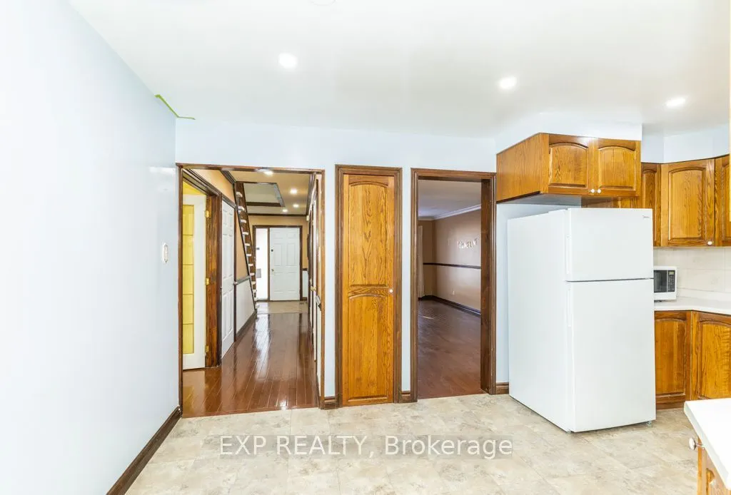 64 Burden Crescent #Main / Upper