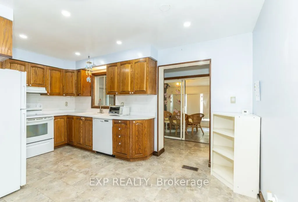 64 Burden Crescent #Main / Upper