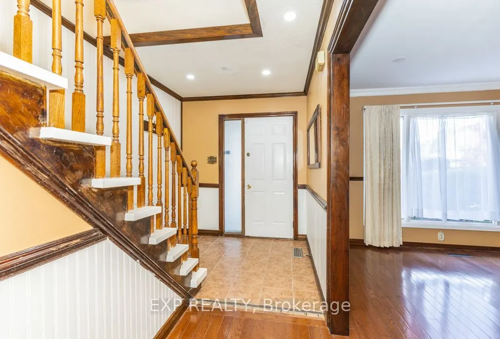 64 Burden Crescent #Main / Upper