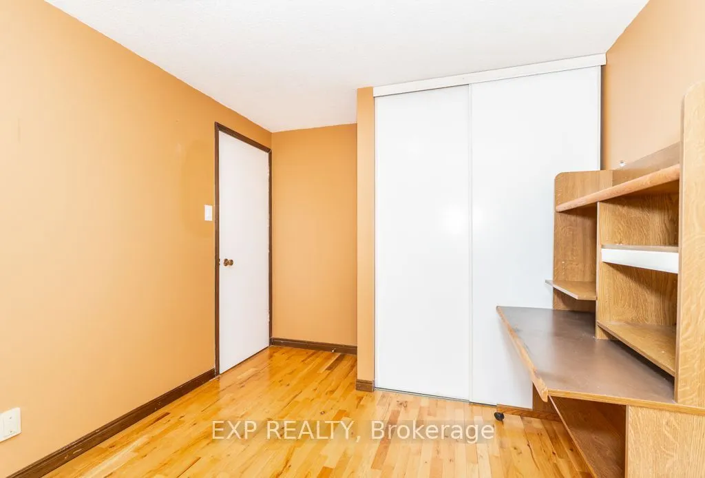 64 Burden Crescent #Main / Upper