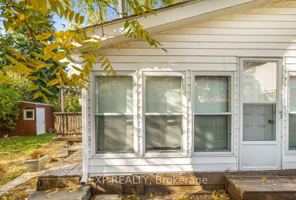 64 Burden Crescent #Main / Upper