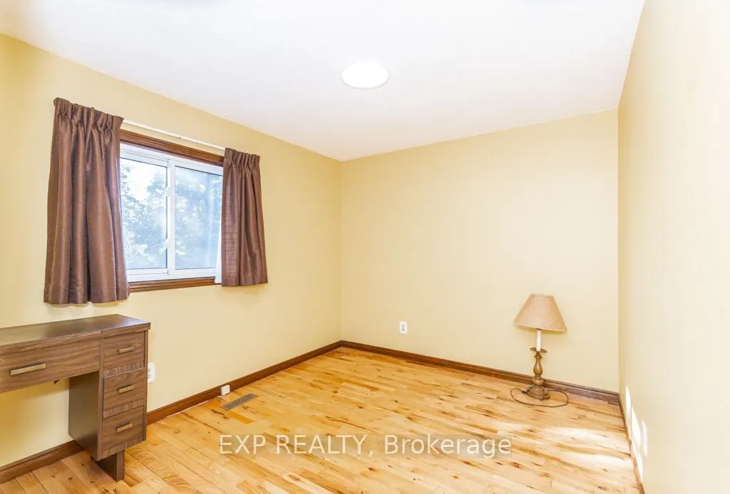 64 Burden Crescent #Main / Upper
