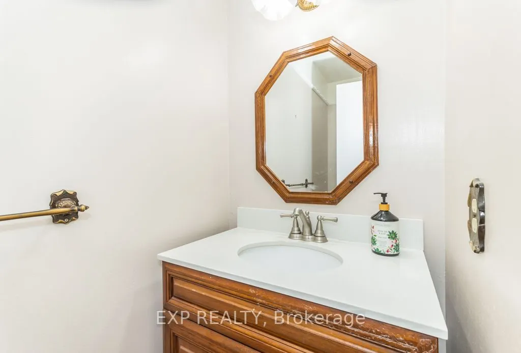 64 Burden Crescent #Main / Upper