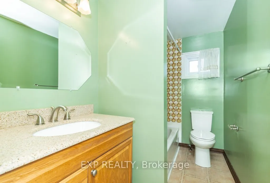 64 Burden Crescent #Main / Upper