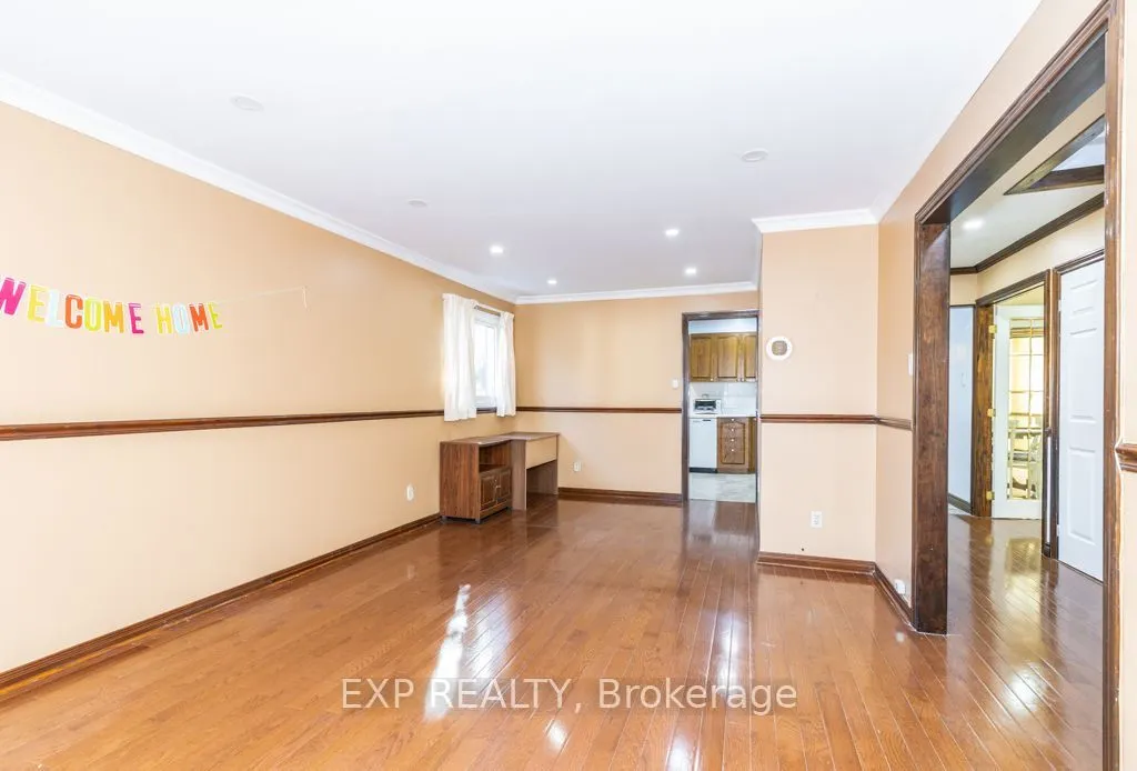 64 Burden Crescent #Main / Upper