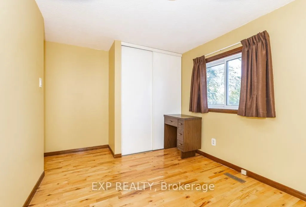 64 Burden Crescent #Main / Upper