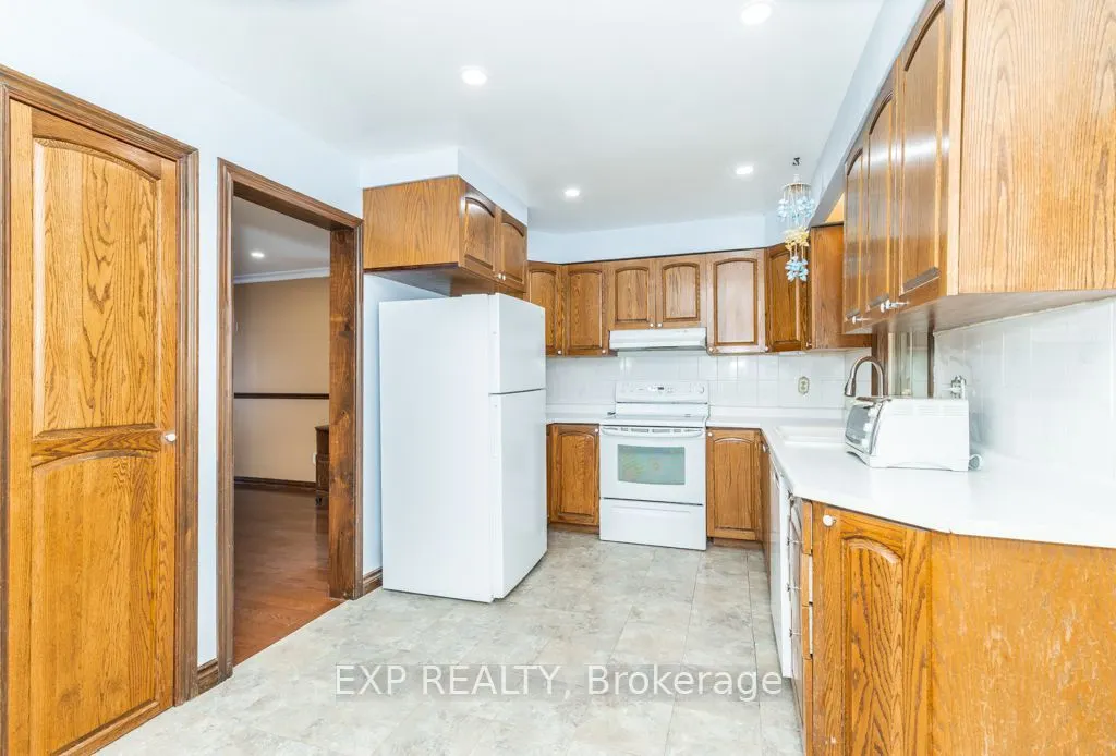 64 Burden Crescent #Main / Upper