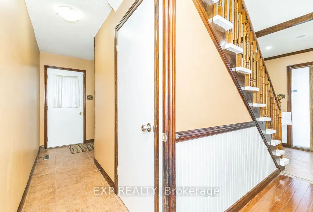 64 Burden Crescent #Main / Upper