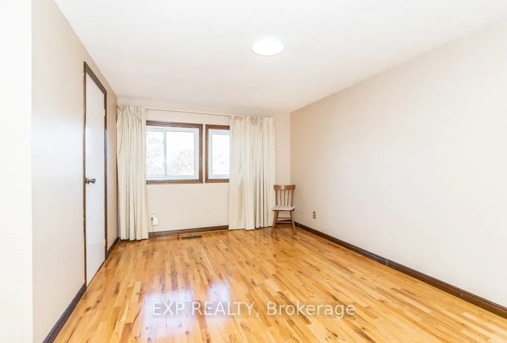 64 Burden Crescent #Main / Upper