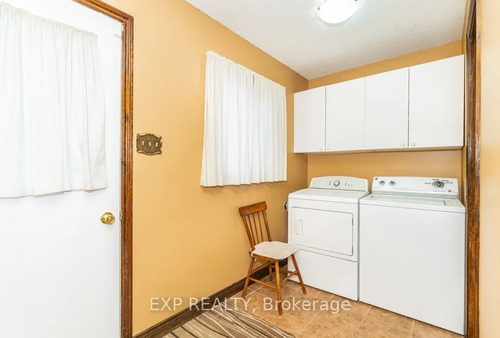 64 Burden Crescent #Main / Upper
