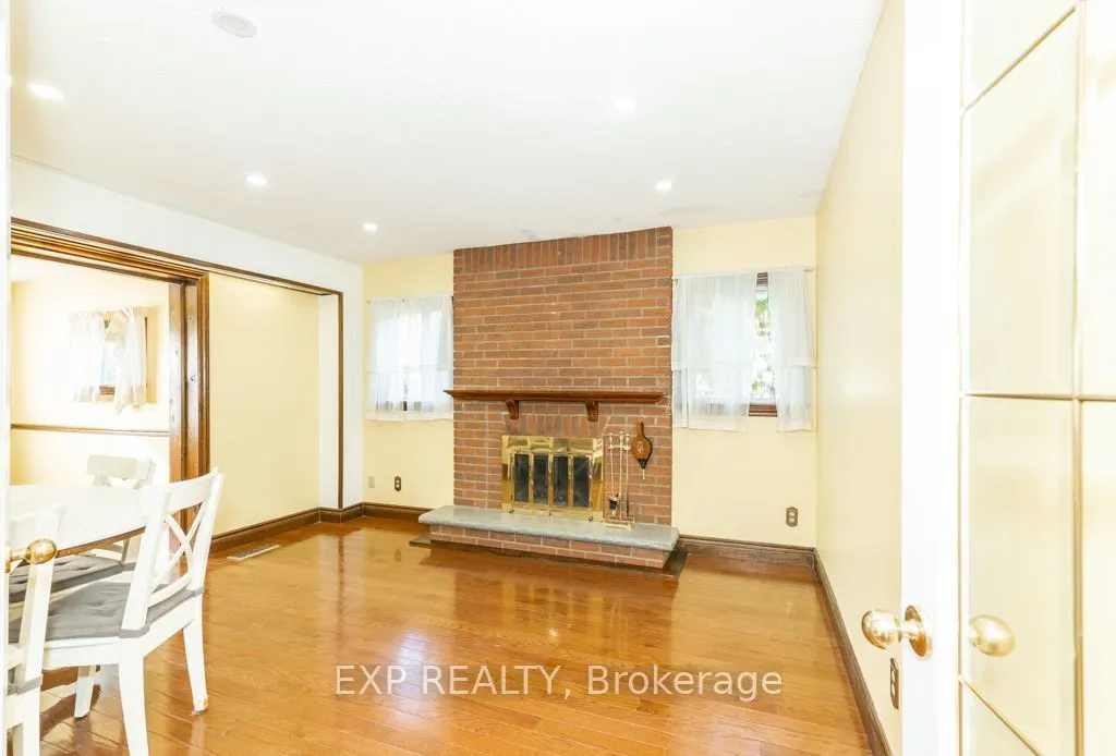 64 Burden Crescent #Main / Upper