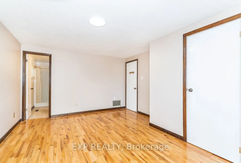 64 Burden Crescent #Main / Upper