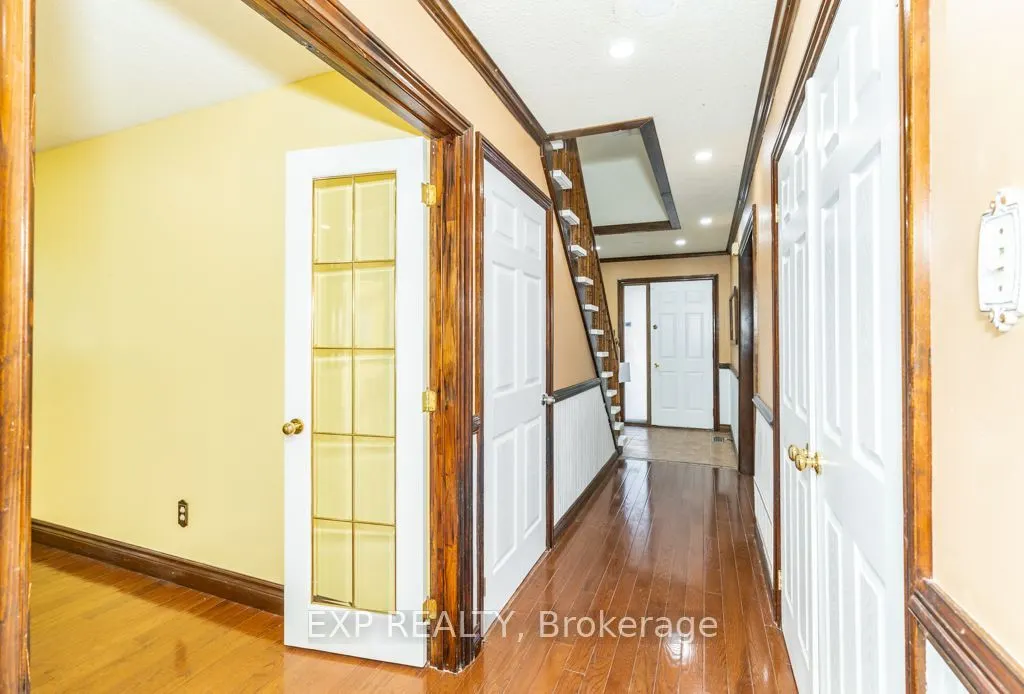 64 Burden Crescent #Main / Upper