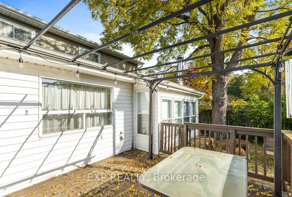 64 Burden Crescent #Main / Upper