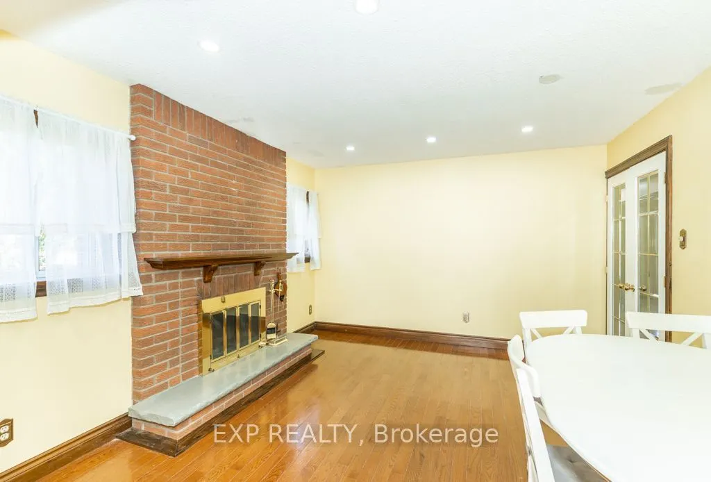 64 Burden Crescent #Main / Upper