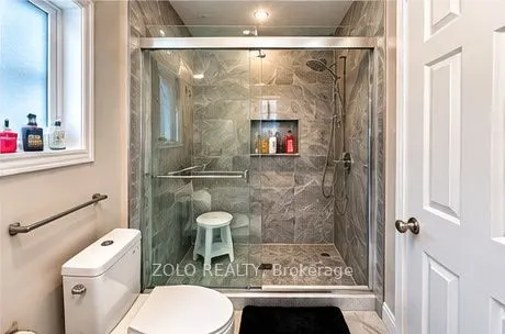76 Lansbury Drive W