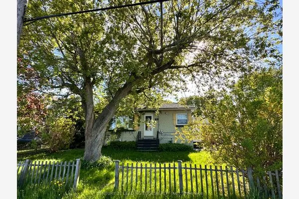 92 Thickson Road N