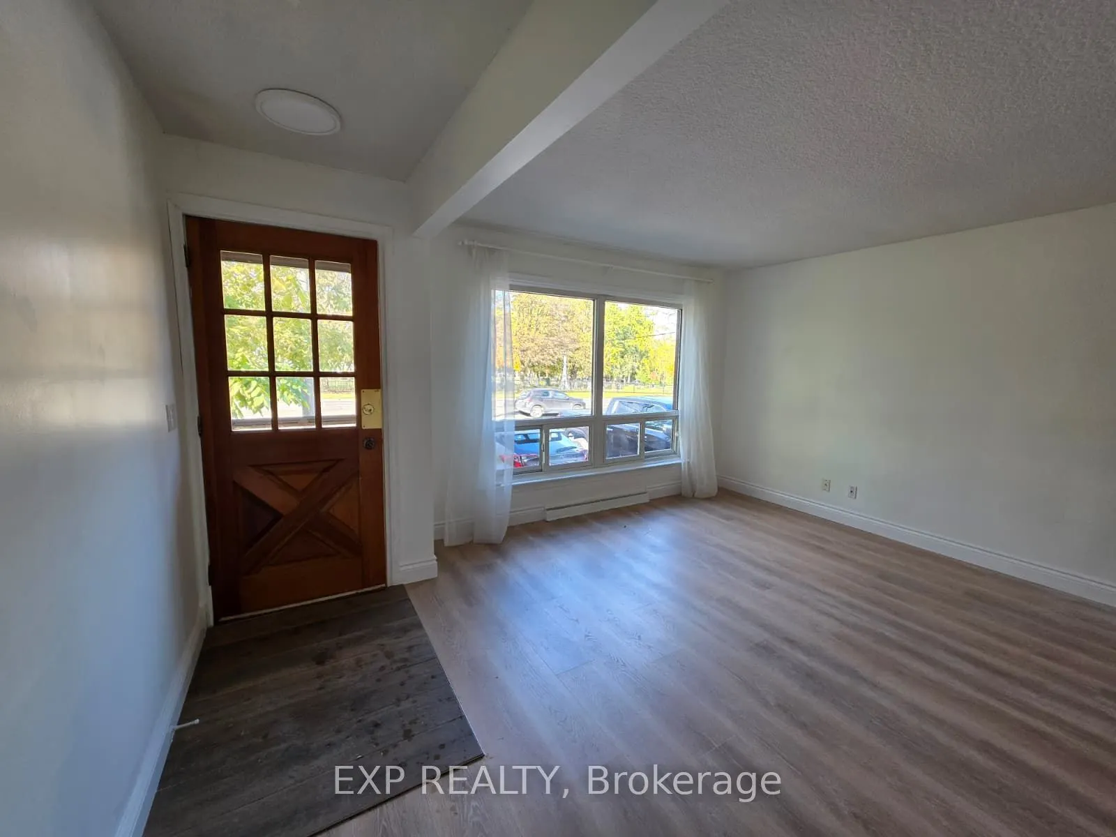749 King Street W #Main
