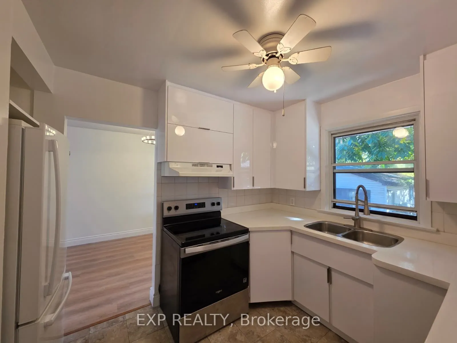 749 King Street W #Main