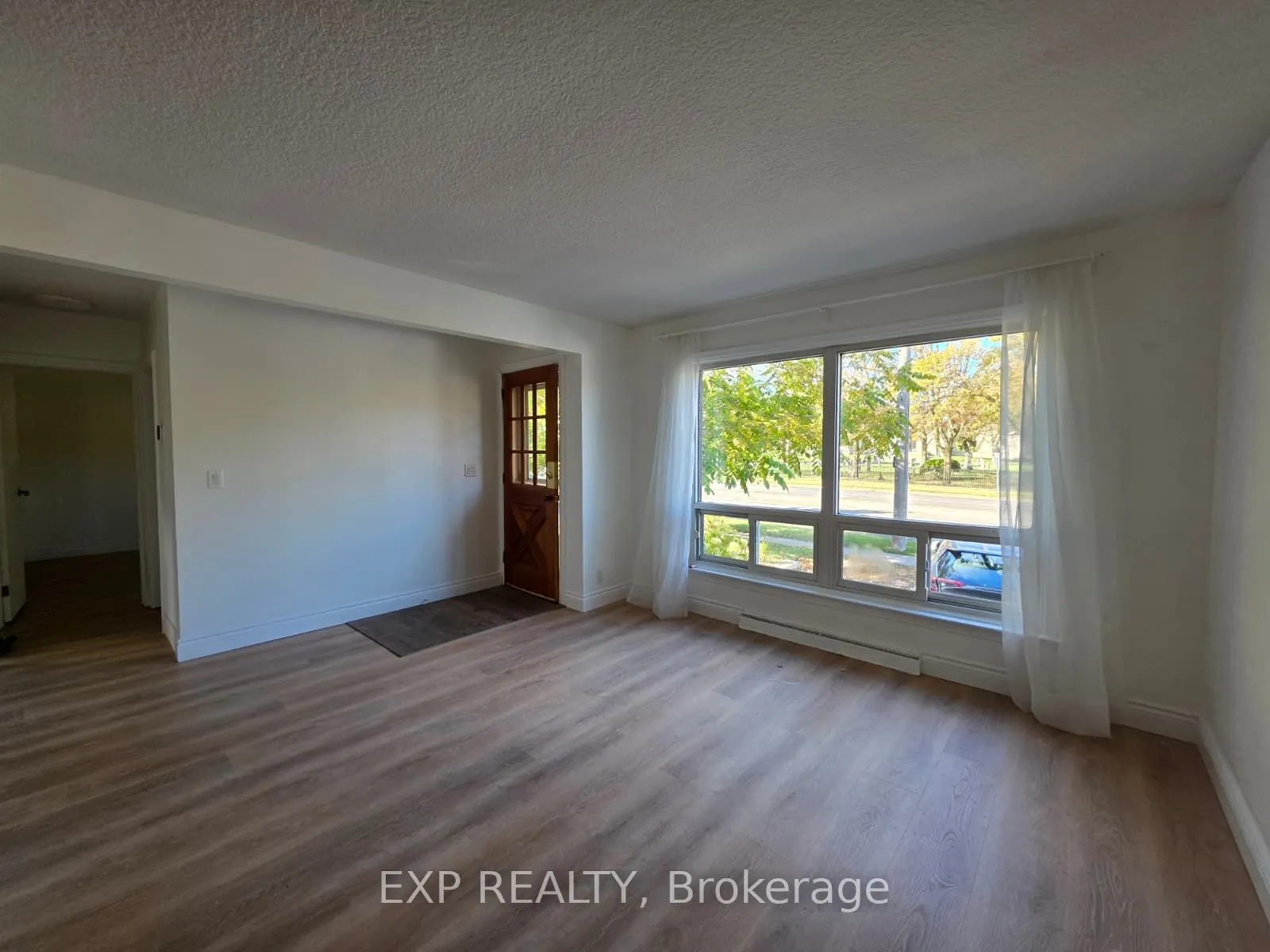 749 King Street W #Main