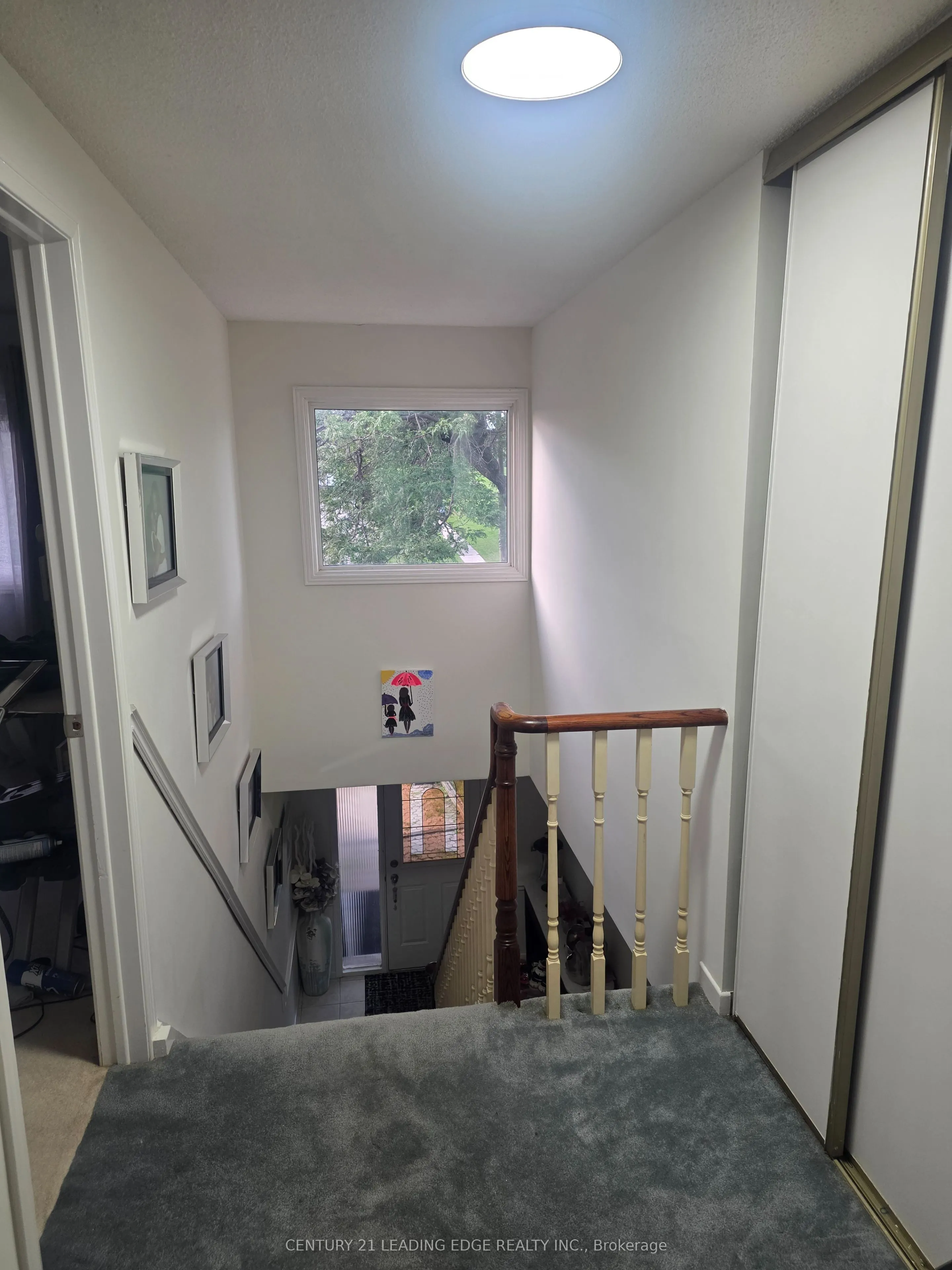 85 Panter Crescent