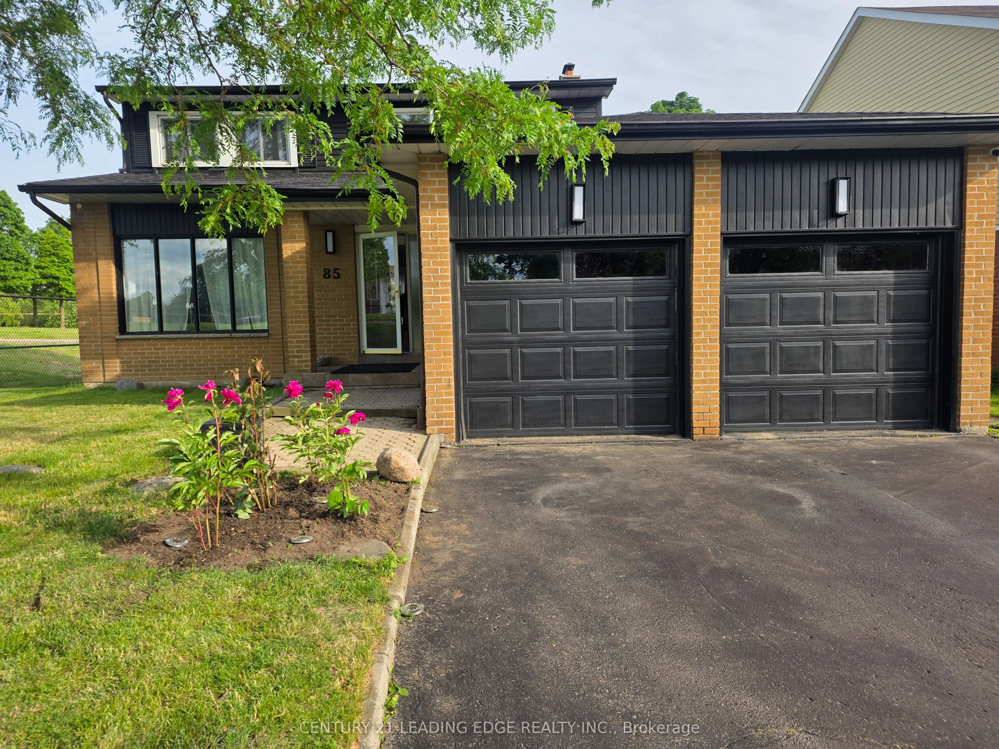 85 Panter Crescent
