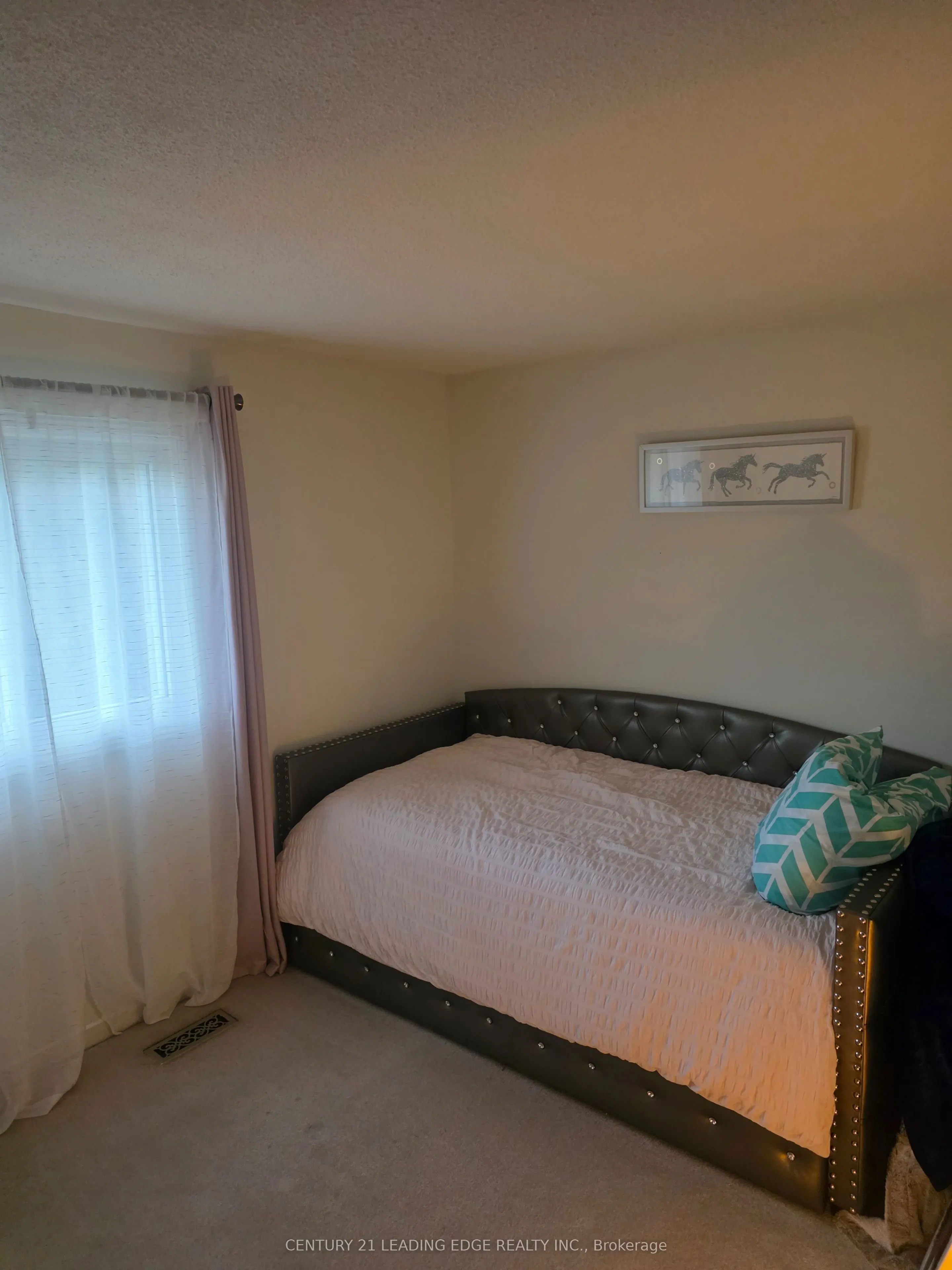 85 Panter Crescent