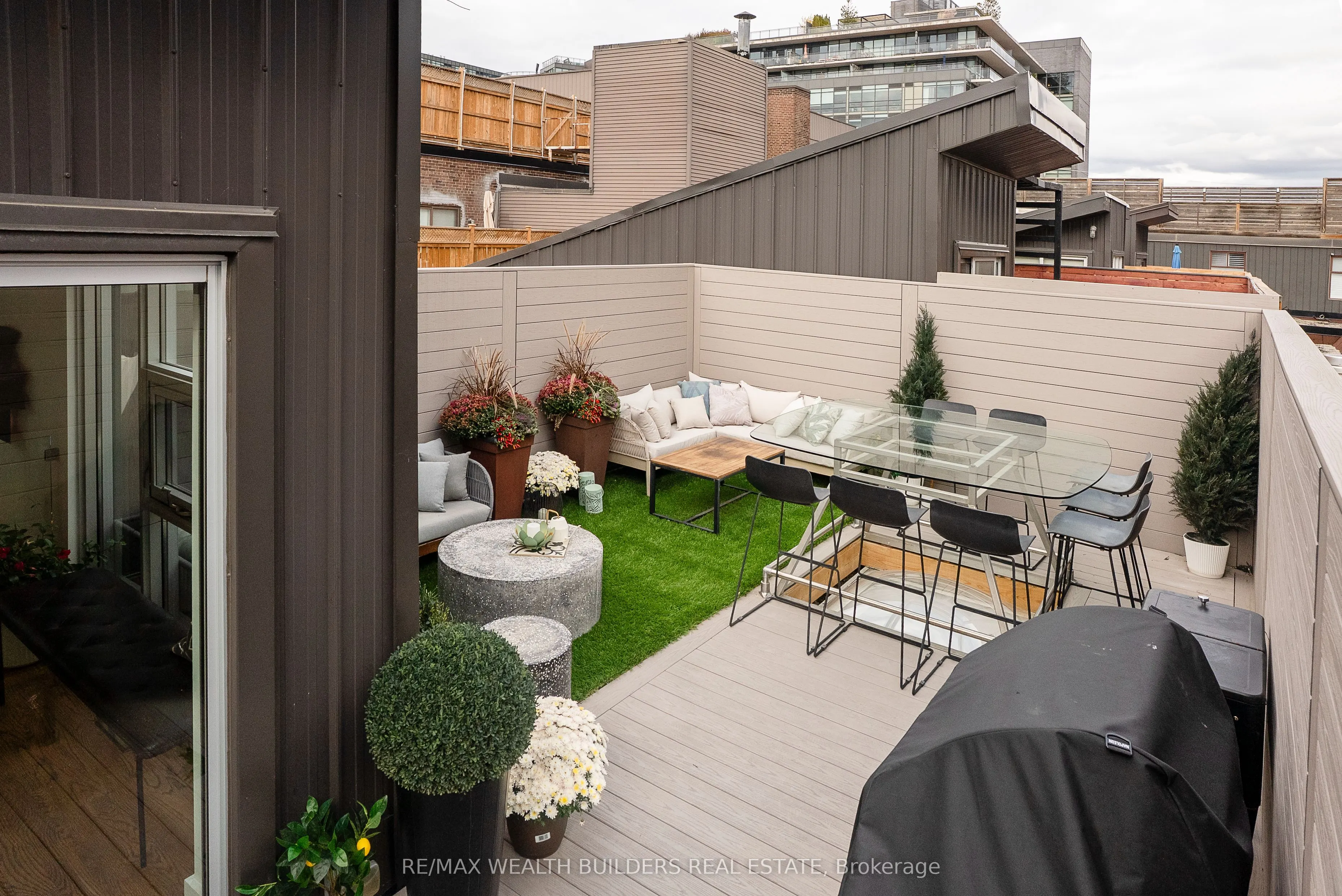 326 Carlaw Avenue #123