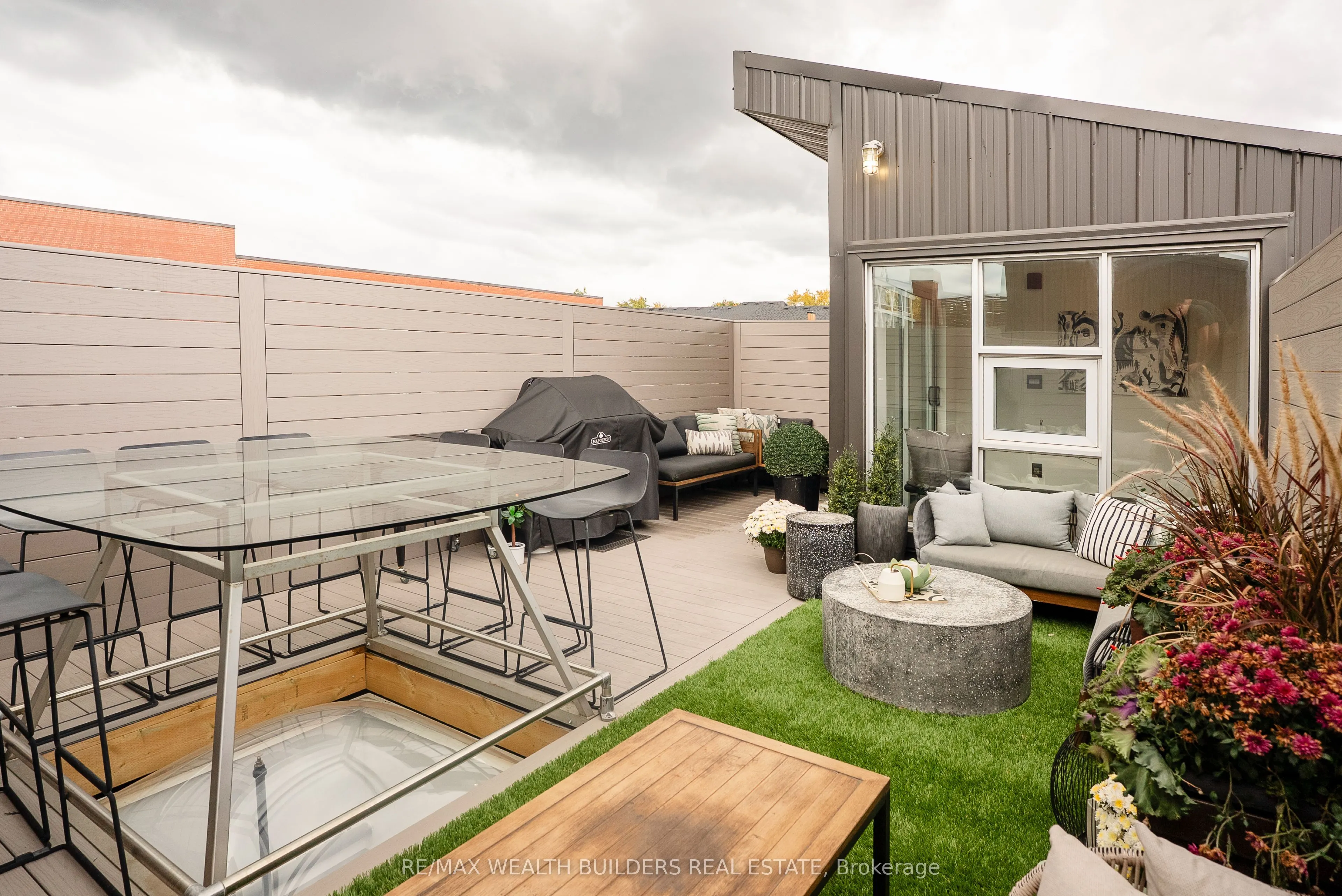 326 Carlaw Avenue #123
