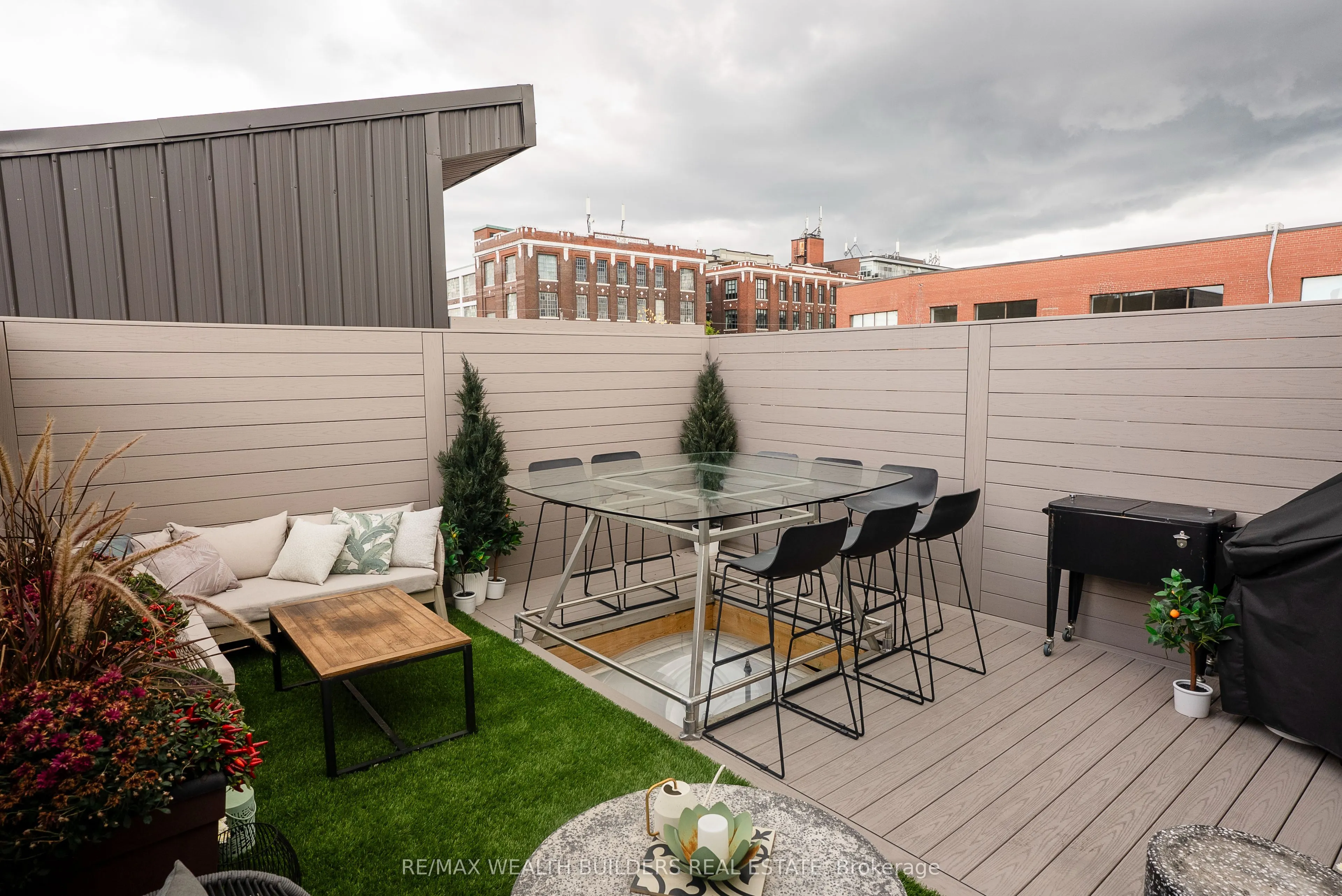 326 Carlaw Avenue #123