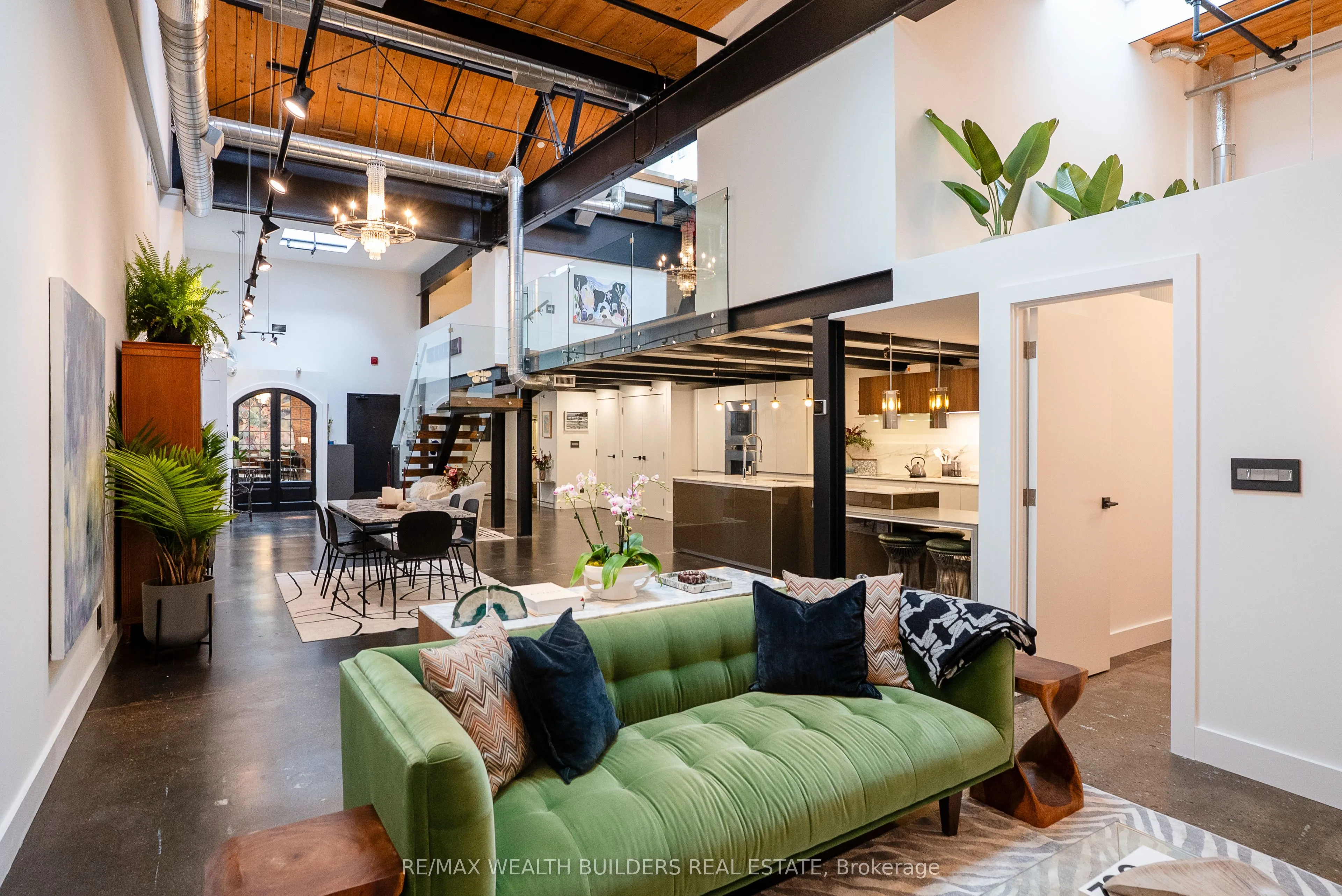 326 Carlaw Avenue #123
