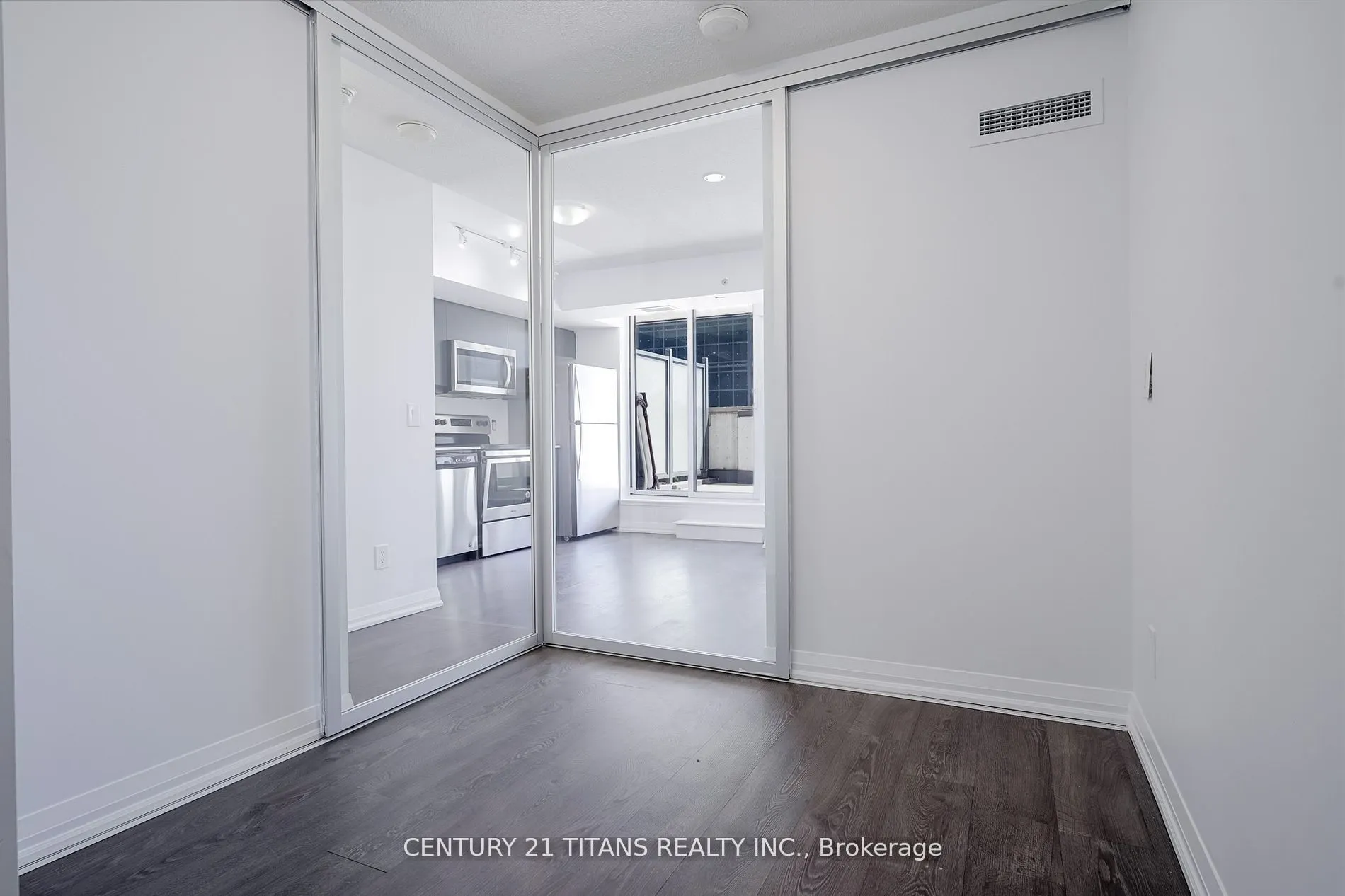 30 Meadowglen Place #203